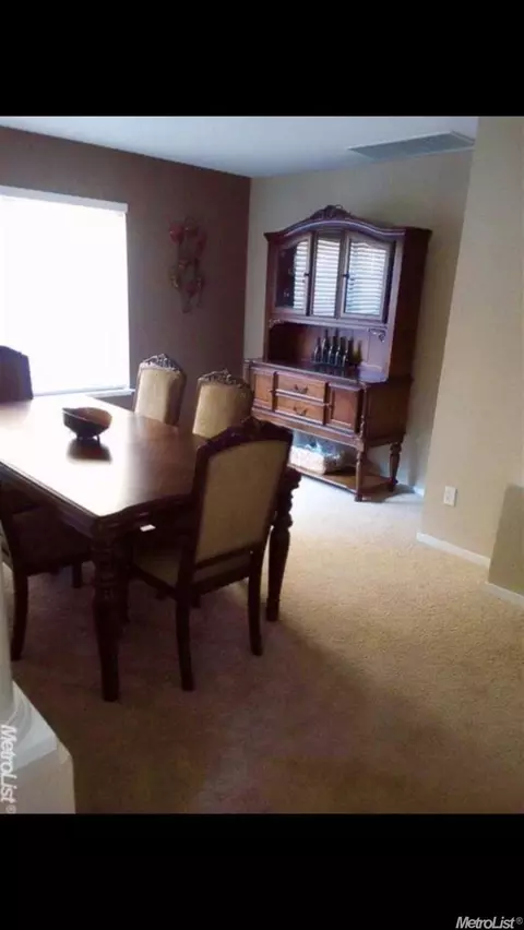 530 Renaissance Dr, Tracy, CA 95376 photo 2