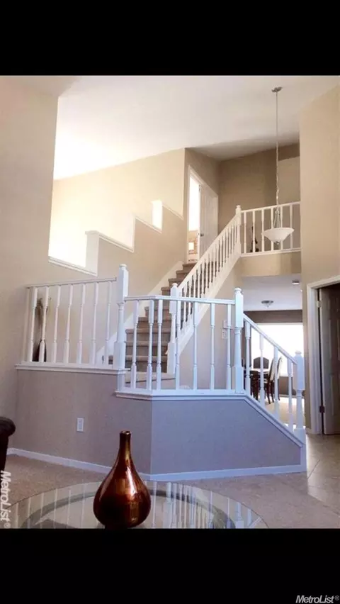 530 Renaissance Dr, Tracy, CA 95376 photo 3