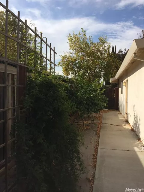 1900 Lobero Ln, Modesto, CA 95355 photo 24