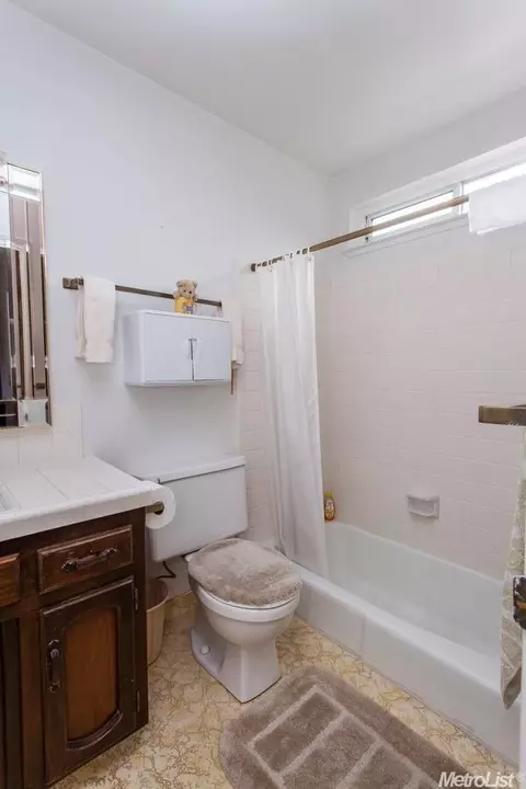 2491 N Berkeley Ave, Turlock, CA 95382 photo 9