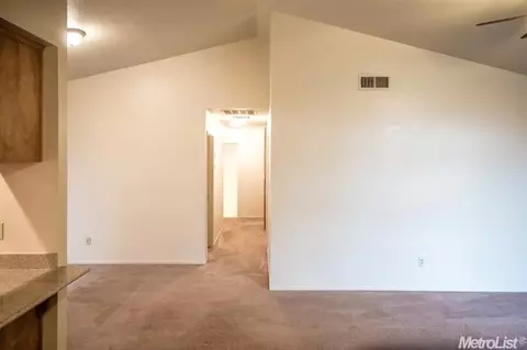 3100 Sugar Bear Ct, Modesto, CA 95356 photo 2