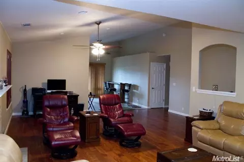 7440 Chris Albert Ct, Hughson, CA 95326 photo 4