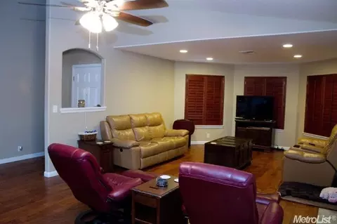 7440 Chris Albert Ct, Hughson, CA 95326 photo 3