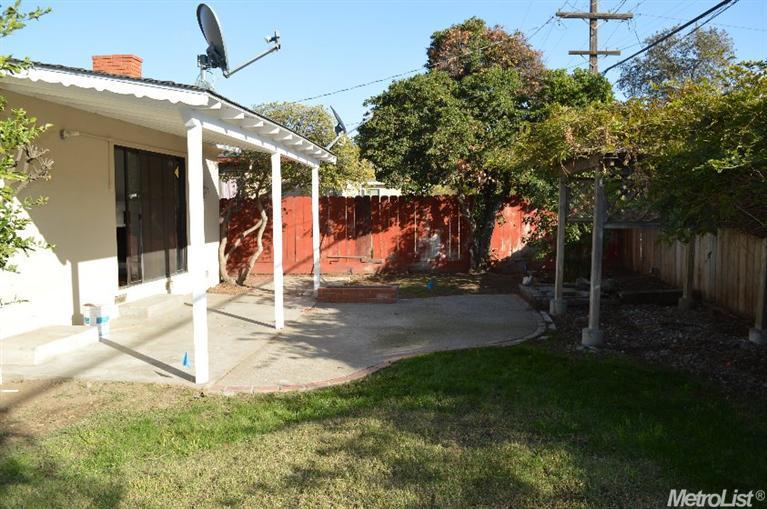 1128 E Alameda St, Manteca, CA 95336 photo 15