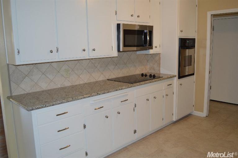 1128 E Alameda St, Manteca, CA 95336 photo 4