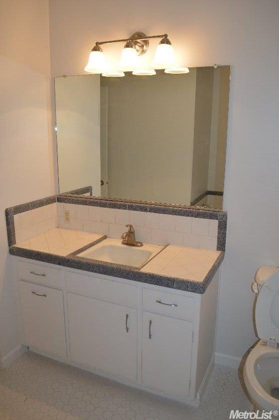 1128 E Alameda St, Manteca, CA 95336 photo 9