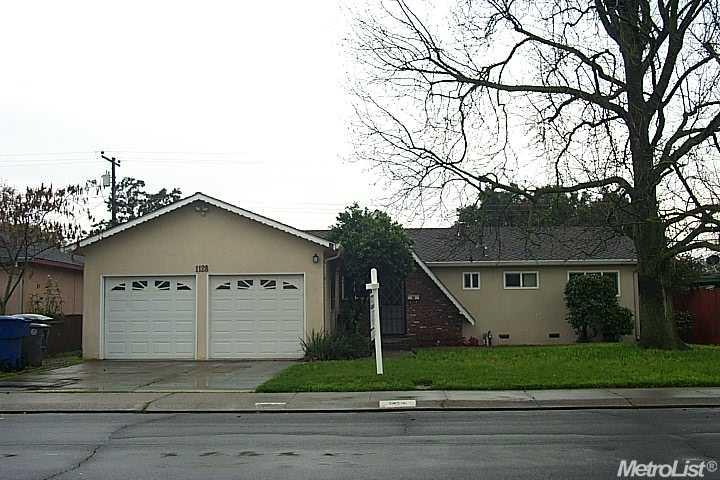 1128 E Alameda St, Manteca, CA 95336 photo 1