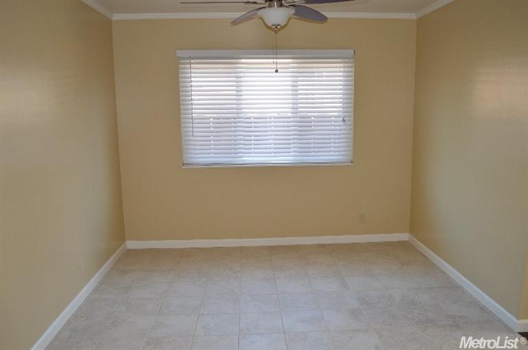 1128 E Alameda St, Manteca, CA 95336 photo 5
