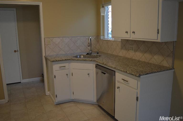 1128 E Alameda St, Manteca, CA 95336 photo 3
