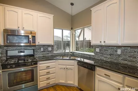 7429 Chris Albert Ct, Hughson, CA 95326 photo 4