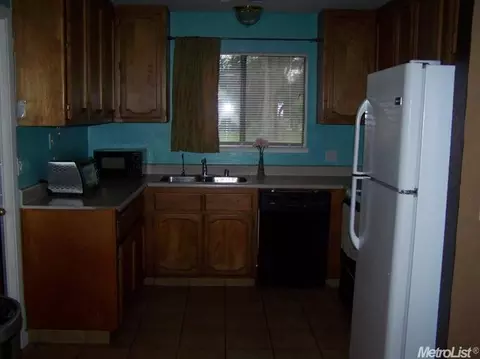 25 E Wallis Ave, Gustine, CA 95322 photo 3