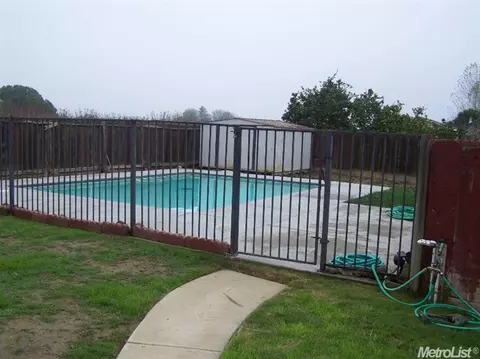 25 E Wallis Ave, Gustine, CA 95322 photo 12