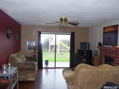 25 E Wallis Ave, Gustine, CA 95322 photo 2