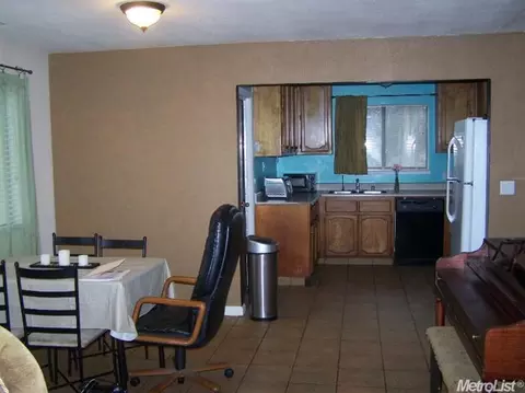 25 E Wallis Ave, Gustine, CA 95322 photo 4