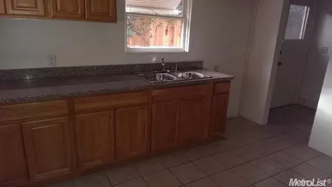 3445 Scenic Dr, Modesto, CA 95355 photo 2