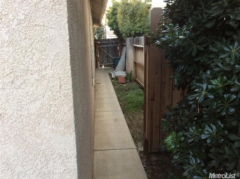 342 Goshawk, Patterson, CA 95363 photo 25