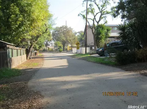 1087 E Willow Ave, Manteca, CA 95337 photo 2