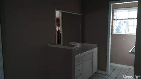 1009 Marklee Way, Modesto, CA 95355 photo 7
