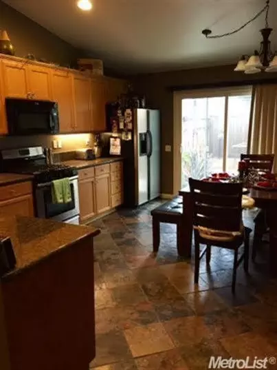 1651 E Springer Dr, Turlock, CA 95382 photo 5