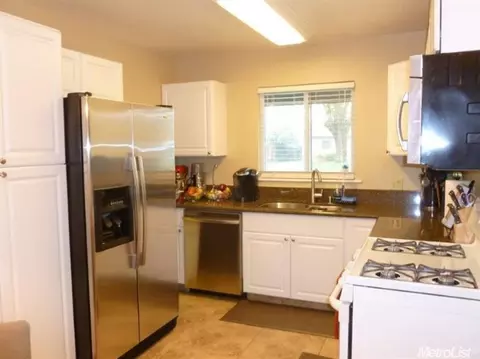 904 Hawthorne Ave, Modesto, CA 95350 photo 3