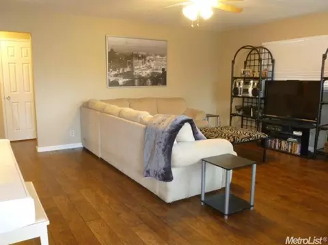 904 Hawthorne Ave, Modesto, CA 95350 photo 2