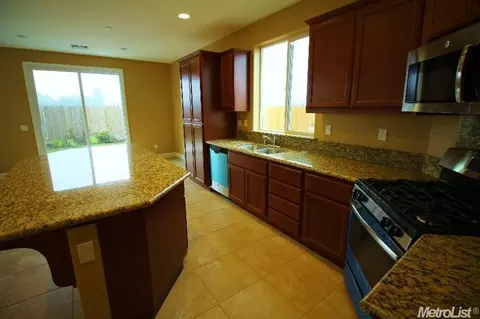 1472 Field Dr, Turlock, CA 95380 photo 5