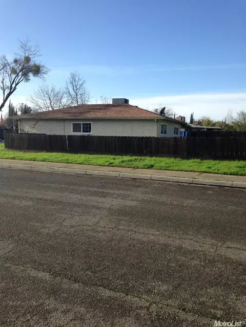 1705 Loughborough Dr, Merced, CA 95348 photo 3