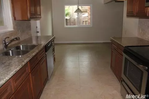 818 Frank Ct, Manteca, CA 95336 photo 3