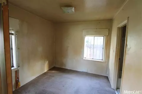 704 S Madison St, Modesto, CA 95351 photo 4