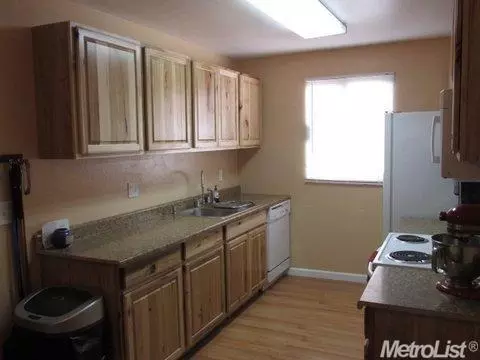 333 Capistrano Dr, Modesto, CA 95354 photo 4