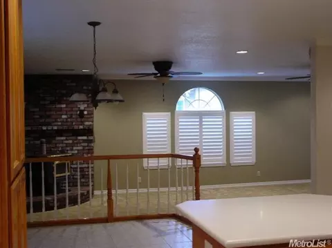 2121 W Pine St, Lodi, CA 95242 photo 3