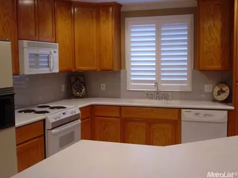2121 W Pine St, Lodi, CA 95242 photo 6