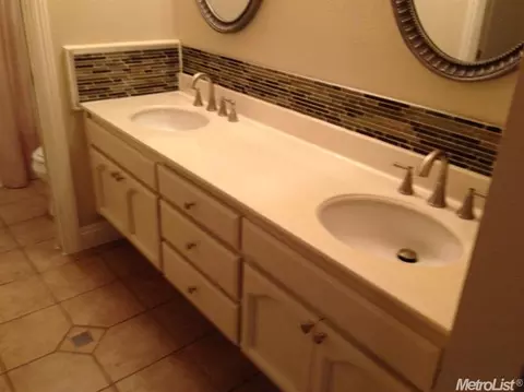 427 E Century Blvd, Lodi, CA 95240 photo 7