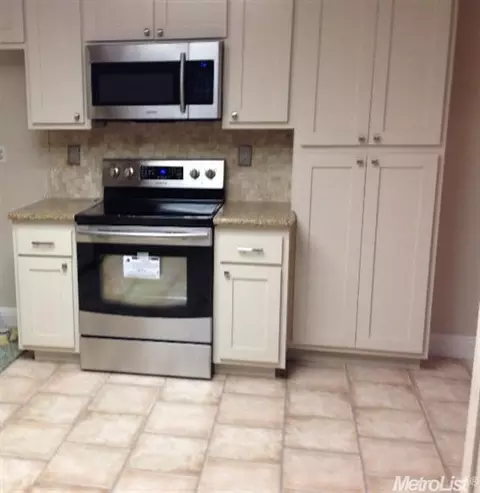 427 E Century Blvd, Lodi, CA 95240 photo 3