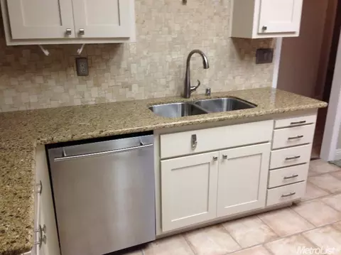 427 E Century Blvd, Lodi, CA 95240 photo 4
