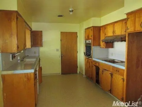 1122 W 10th St, Merced, CA 95341 photo 4