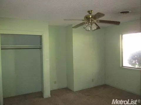 1122 W 10th St, Merced, CA 95341 photo 5