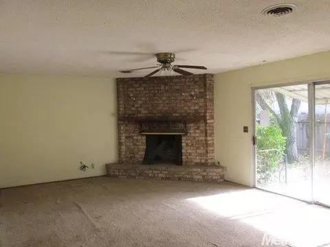 1122 W 10th St, Merced, CA 95341 photo 2