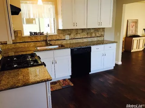 28 E Wallis Ave, Gustine, CA 95322 photo 2