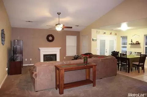 346 Culbertson Dr, Lodi, CA 95240 photo 2