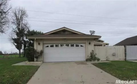 3932 Crocus Dr, Modesto, CA 95356 photo 2