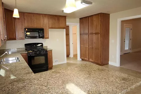 138 Center St, Jackson, CA 95642 photo 2
