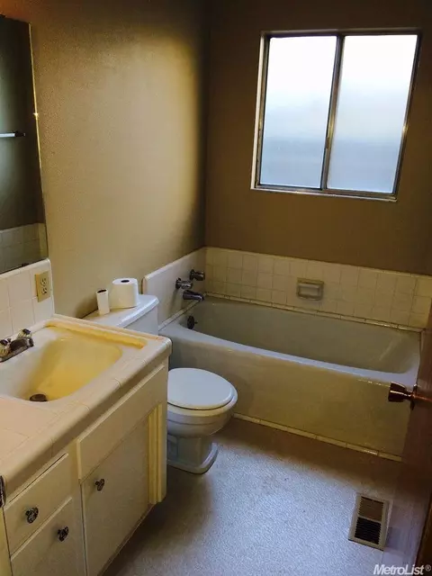 2713 Warwick Ln, Modesto, CA 95350 photo 6