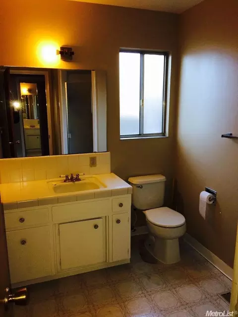 2713 Warwick Ln, Modesto, CA 95350 photo 9