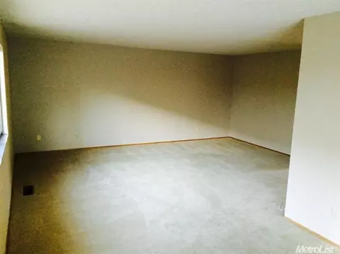 2713 Warwick Ln, Modesto, CA 95350 photo 4