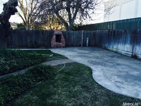 2713 Warwick Ln, Modesto, CA 95350 photo 13