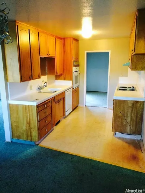 2713 Warwick Ln, Modesto, CA 95350 photo 2