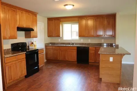 1265 Sprague St, Manteca, CA 95336 photo 3