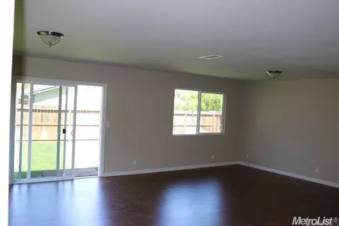 1265 Sprague St, Manteca, CA 95336 photo 4