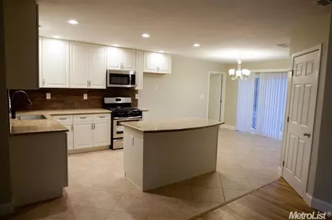 8733 Pershing Ave, Orangevale, CA 95662 photo 4